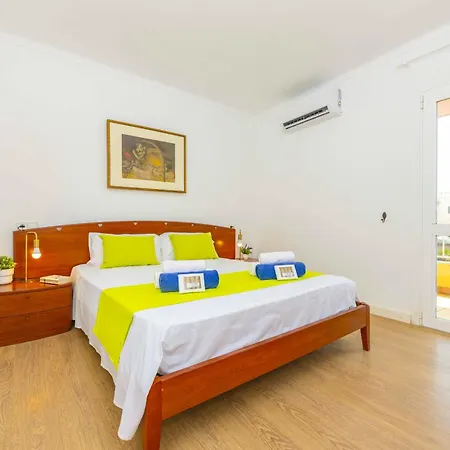 Seafront Apartment *