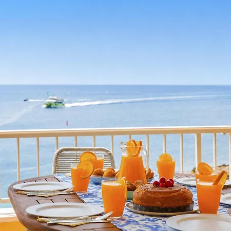 Seafront Apartment *
